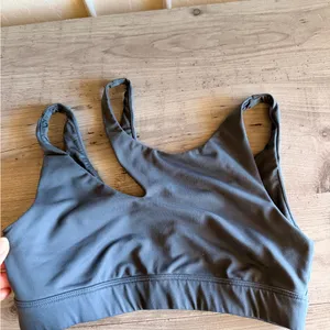 ALO Yoga grey Strappy Cutout Sports Bra thumbnail 6