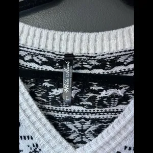NWT’s Black and White V-Neck Sweater Dress size Large thumbnail 2