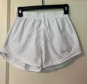 Nike White Shorts thumbnail 1