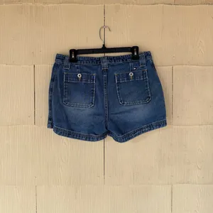 Vintage Tommy Hilfiger Medium Wash Denim Shorts thumbnail 4