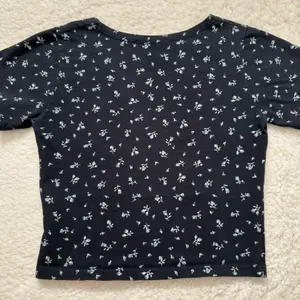 Brandy Melville blue floral crop top thumbnail 5