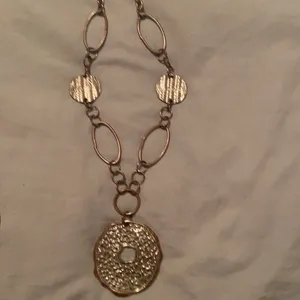 Silver tone necklace thumbnail 2
