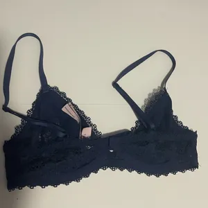Victoria's Secret Navy Blue Lace Bralette Size XS thumbnail 6