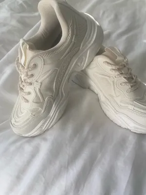 SHEIN sneakers  thumbnail 2