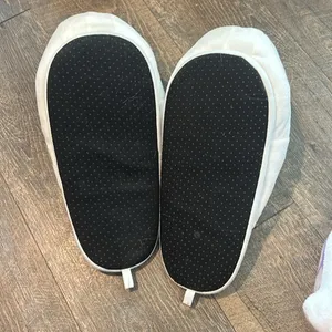 Unicorn Slippers Women’s Size‎ Large 9-10 With Unicorn Pillow thumbnail 6