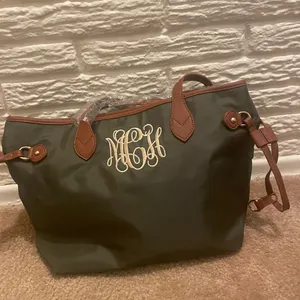 Brand new Tote size 17*11* Green thumbnail 2