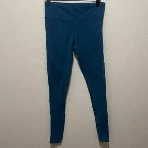 Alo Yoga Coast Leggings Blue Size Small Mesh Stirrup Athleisure Yoga Pilates thumbnail 2