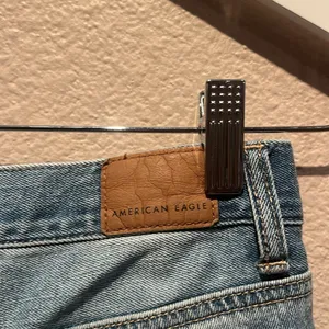 American Eagle Woman’s Mom Jeans Size 00 Short Distressed thumbnail 12