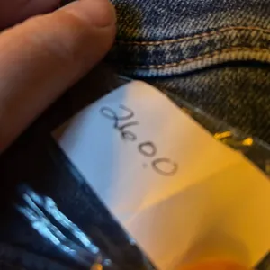 American Eagle “90’s Skinny” size 6 jeans. thumbnail 9