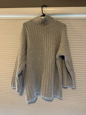 Universal Threads Sweater thumbnail 1