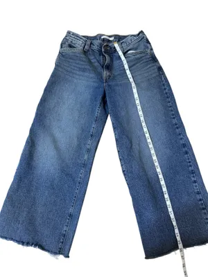 Levi’s Super trendy 94 Baggy Wide Leg jeans in a classic medium wash. High rise with a relaxed 90s-inspired fit and wide leg silhouette. thumbnail 3