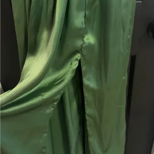Abercrombie Medium Green Smocked Satin Slit Maxi Dress Wedding Guest Elegant thumbnail 7