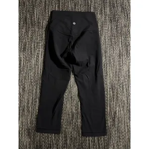 Lululemon High Rise Align Leggings Crop Nulu Soft Lightweight 19” thumbnail 2