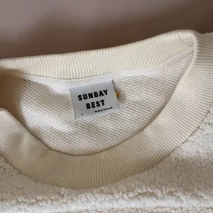 Aritzia Sunday Best Sherpa Cropped Sweatshirt - S thumbnail 5