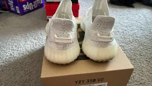 Yeezy 350 V2 thumbnail 8