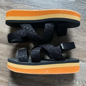 Muk Luks Lofty Goals Black Platform Sandals 8 thumbnail 1