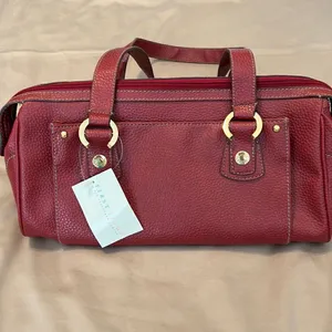NWT First Issue red pebbled faux leather bag 1 inside & outside pocket zip close thumbnail 2