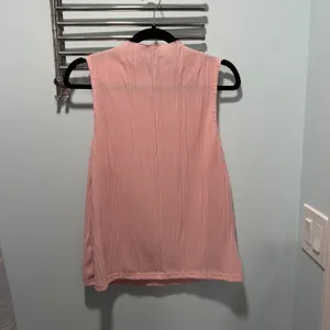 Lillusory Mock Neck‎ Sleeveless Pleated Top Pink Large Minimalist Work Office thumbnail 4