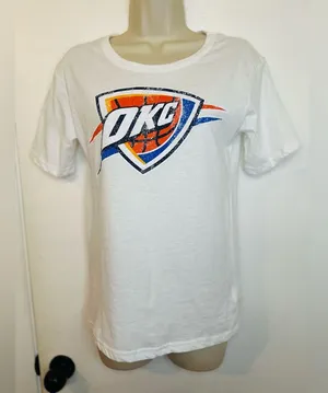 OKC Ultra Game NBA Soft Vintage Distressed Graphics Women’s Tee Size M thumbnail 2