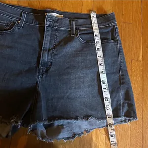 Levi’s Black Distressed High Rise Shorts, Size 34 thumbnail 4