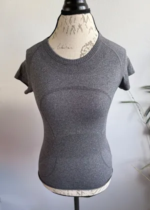 Lululemon Swiftly Tech Short Sleeve Shirt Heathered Grey Women Slim Fit flaw‎ thumbnail 1