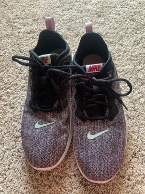 Nike Tennis Shoes thumbnail 2