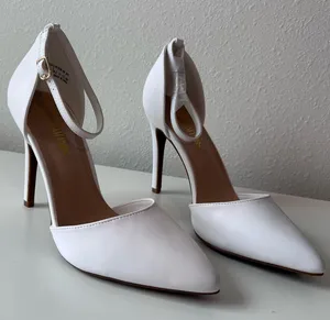 White Pointed Heels Size 9.5 thumbnail 8