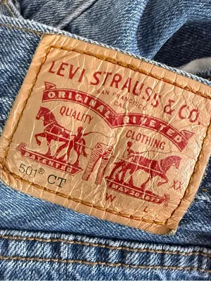 Levi’s 501 CT Jeans Size 28 Distressed Raw Hem Cropped Tapered Denim thumbnail 4
