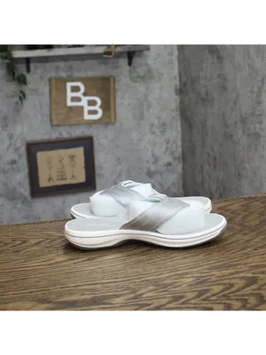 NWT Clarks Breeze Reyna Cloudsteppers Thong Sandals 26181818 Silver Gray 5M thumbnail 9