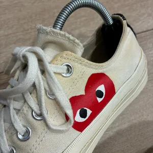 Converse x Comme Des Garcons PLAY Cream Low Top Sneakers Size 5 Men’s/Women’s 7 thumbnail 3