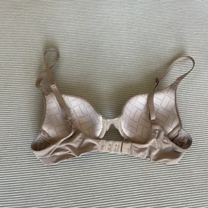 Victoria’s Secret Bra thumbnail 3