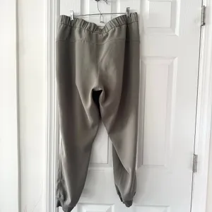 Lululemon Light Grey Sage Green On The Fly Jogger Pants Woven 28" Inseam M/L thumbnail 7
