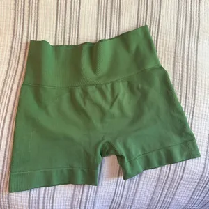 Revolve Set Active Shorts Apple Green thumbnail 1