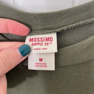 NWOT Mossimo Supply Co women’s‎ olive green ruffle long sleeve soft knit top M thumbnail 3
