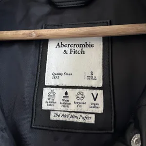 Abercrombie & Fitch Mini Leather Puffer Coat Size Small Black Vegan thumbnail 4
