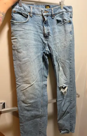 Lee Men’s Light Blue Distressed Straight-Leg Jeans thumbnail 1