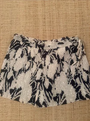 Club Monaco Katya Floral Pleated Short Navy Cream Size 10 thumbnail 2