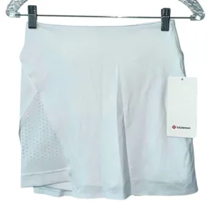 Lululemon Super-High-Rise Side-Slit Tennis Skirt White size 4 Skort 4.5” liner thumbnail 7