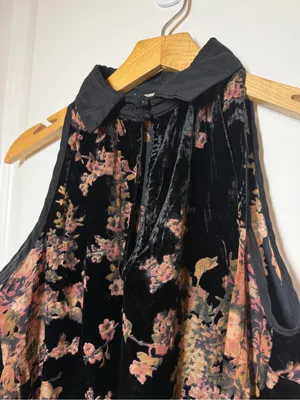 Gimmicks by BKE Black Floral Velvet Sleeveless Tunic thumbnail 2
