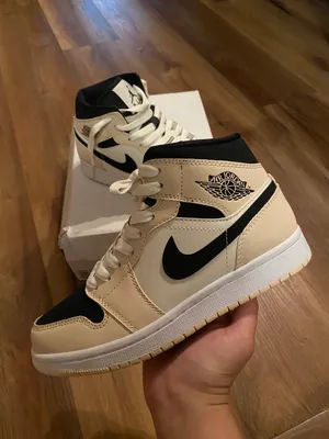 Air Jordan 1 Mid thumbnail 1