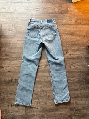 Abercrombie Ultra High-Rise 90s Straight Jeans thumbnail 3