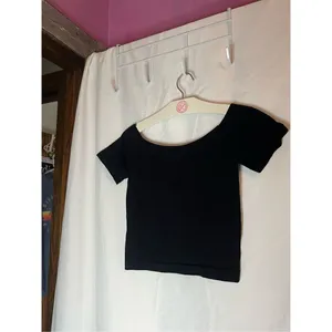 Jessica Simpson Black Crop Top V-Neck Woman’s Size Medium thumbnail 5