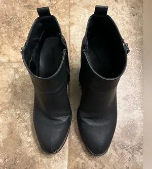 Black leather heeled boots Size 9 thumbnail 2