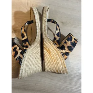 Vince Camuto Lavanda Leopard Wedge Sandals 9M Womens Animal Print Espadrille thumbnail 9