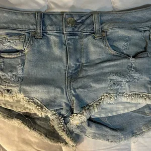 American Eagle Jean Shorts Size 4 Shortie thumbnail 1