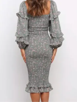 Petal & Pup Leia Smocked Ruffle Floral Midi Dress in Size US 0 thumbnail 3