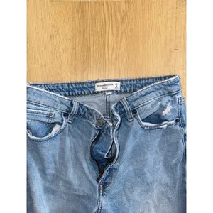 Abercrombie high rise jeans thumbnail 2