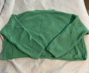 Green sweater brand unknown thumbnail 2