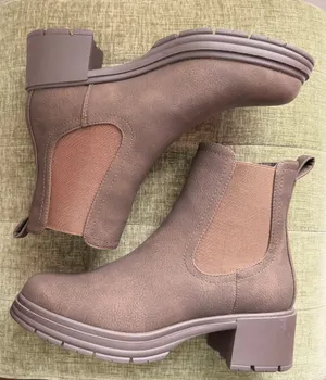 Women’s Leather Boots thumbnail 1