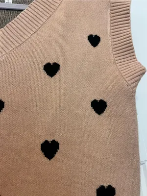 She + Sky Camel V-Neck Heart-Print Sweater Vest thumbnail 4